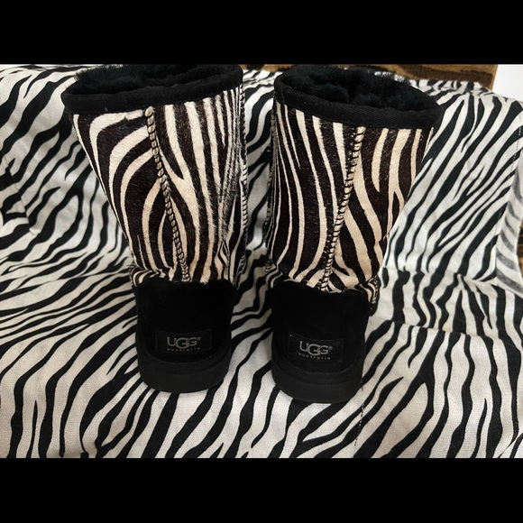 UGG ZEBRA BOOTS - Picture 3 of 5